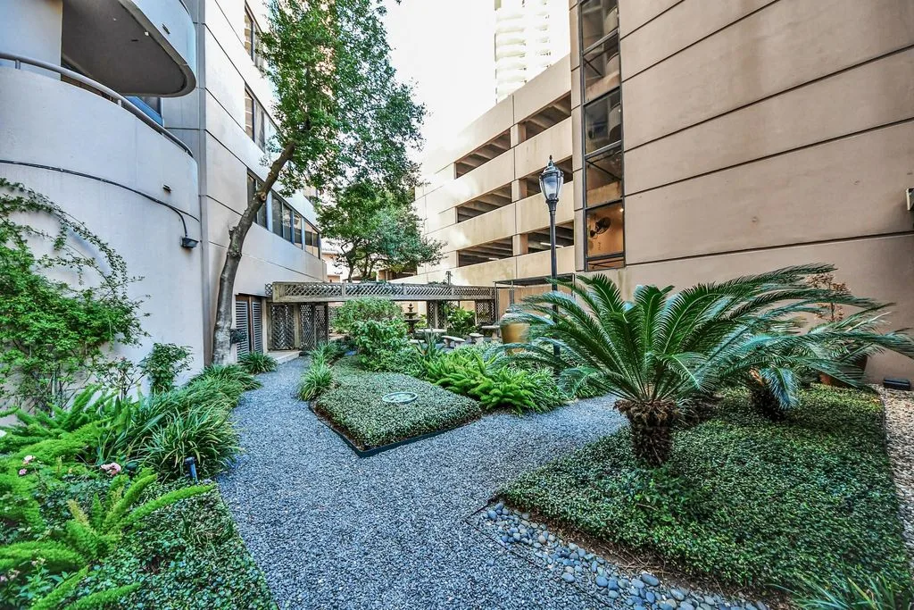 3525 SAGE CONDOMINIUMS